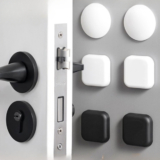 סיליקון למניעת התקלפות קירות ליד הדלת